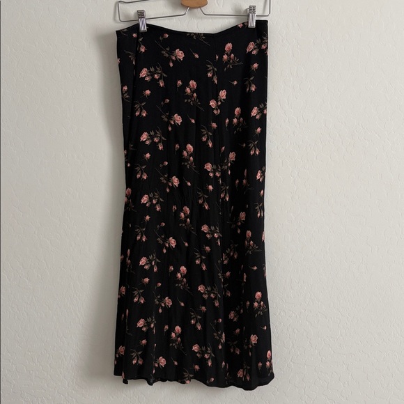 Reformation Zoe side-slit midi skirt in the Romy black and floral skirt Sz 8 - Picture 4 of 9